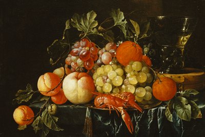 Pêssegos, laranjas, uvas e lagostins em um prato de estanho e um Roemer cônico em uma caixa em uma borda parcialmente drapeada, de Cornelis de Heem