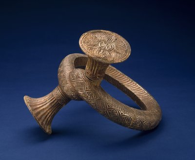 Cocar, final do século 19 ou início do século 20 (folha de ouro e madeira) de Culture Minangkabau