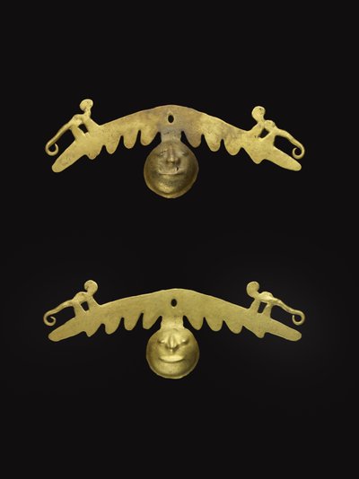 Par de enfeites de orelha, 600-1600 DC (ouro) de Culture Nariño