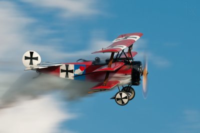 Voo de planador no histórico triplano vermelho de Darek Siusta