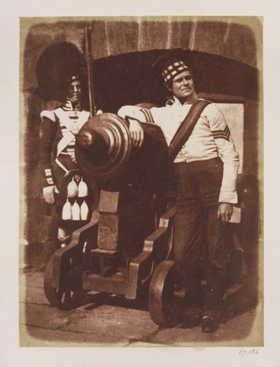 Artilheiro e Highlander, Castelo de Edimburgo (impressão em papel salgado do negativo do calotipo) de David Octavius Hill