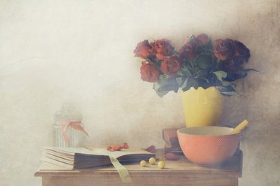 Natureza morta com rosas vintage de Delphine Devos