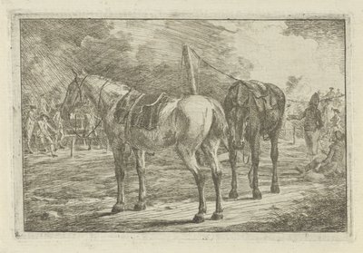 Dois cavalos selados em um acampamento do exército de Dirk Langendijk