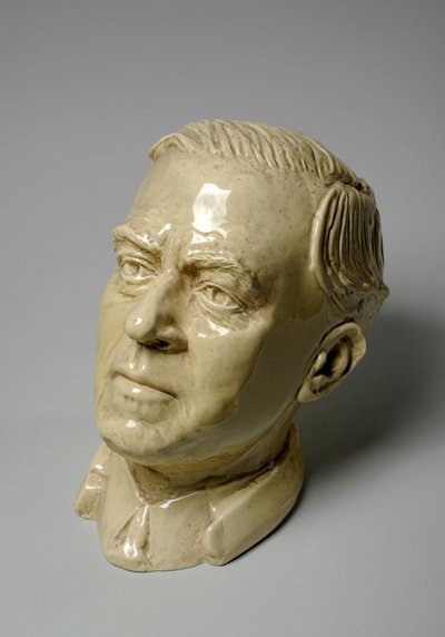 Busto de Homem, c.1934 (cerâmica vitrificada) de Donald Hastings