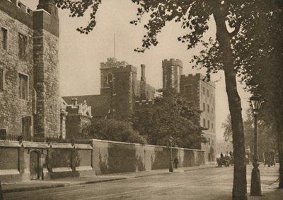 Palácio de Lambeth, residência dos arcebispos de Cantuária por sete séculos, c1935. de Donald McLeish