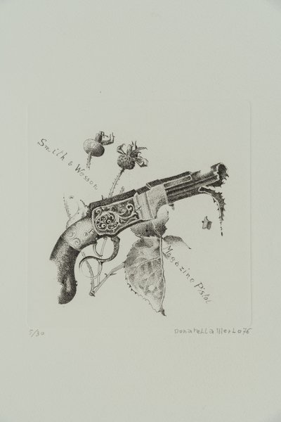 Pistola com carregador Smith and Wesson de Donatella Merlo