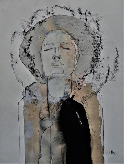 Mulher contemplativa com chapéu de Doris Schmitz