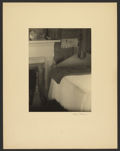 [Interior da casa de Olive Dame Campbell, Brasstown, Carolina do Norte] de Doris Ulmann