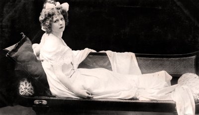 Mabel Love 1874-1953, atriz e dançarina inglesa, início do século XX. de Dover Street Studios