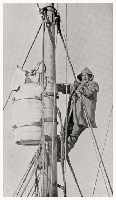Comandante Frank Wild (1873-1939) no masthead, durante a expedição de Endurance à Antártica, 1914-1916 de Dr. Alexander Macklin