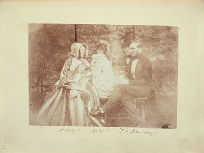 Um retrato de grupo com o Sr. e a Sra. Adair Craigie, a Sra. James Brewster e Sir David Brewster de Dr. John Adamson