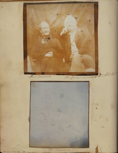 Imagem irreconhecível de Dr. John Adamson