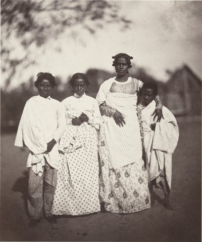 Femme Malgache et Ses Enfants (Mulher malgaxe e seus filhos) (ilustração 3) de Désiré Charnay