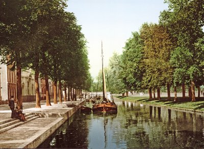 Barcaça à vela no Canal da Princesa, em Haia, 1890-1900 de Dutch Photographer