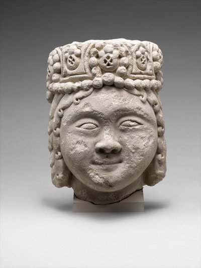 Cabeça a partir de uma figura com um colar de contas de Dynasty Seljuq