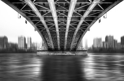 Debaixo da ponte urbana de EM-Photographies