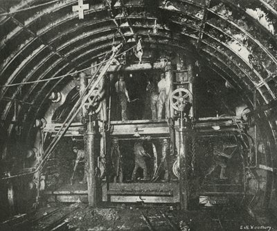 Dirigindo o túnel da Waterloo e da City Railway, c1897 de E. and S. Woodbury