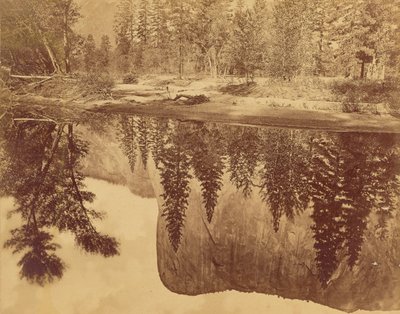 Tutokanula.  Vale do Yosemite.  (O Grande Chefe) - "El Capitan" - Refletido no Merced. de Eadweard J. Muybridge