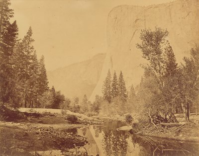 Tutokanula. Vale do Yosemite. (O Grande Chefe) "El Capitan". 3500 pés de altura. de Eadweard J. Muybridge