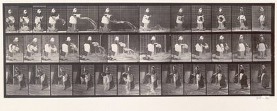 Empregada jogando um balde de água, placa 404 de &39;Animal Locomotion&39;, 1887 de Eadweard Muybridge