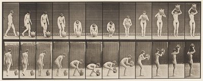 Placa 224. Inclinando-se e erguendo o jarro de água até a cabeça de Eadweard Muybridge