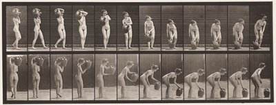 Placa 235. Virando e Removendo o Frasco de Água do Ombro para o Chão, 1872-1885 de Eadweard Muybridge