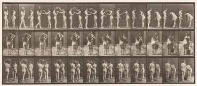 Placa 447. Dois modelos, 9 tirando água do ombro de 10 de Eadweard Muybridge