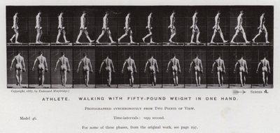 A Figura Humana em Movimento: Atleta, caminhando com 50 quilos de peso em uma mão (foto a p/b) de Eadweard Muybridge