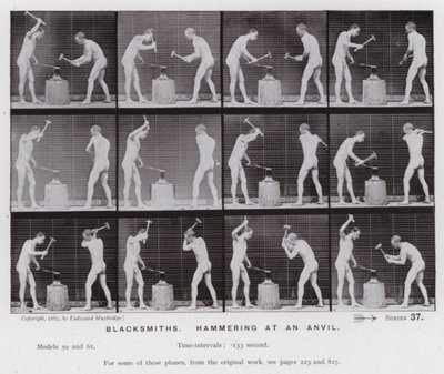 A Figura Humana em Movimento: Ferreiros, martelando numa bigorna (foto a p/b) de Eadweard Muybridge