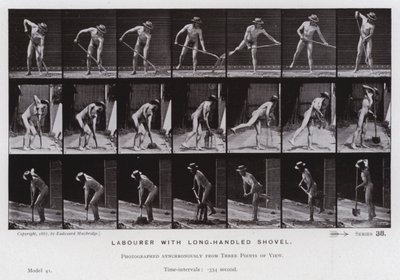 A Figura Humana em Movimento: Trabalhador com pá de cabo longo (foto a p/b) de Eadweard Muybridge