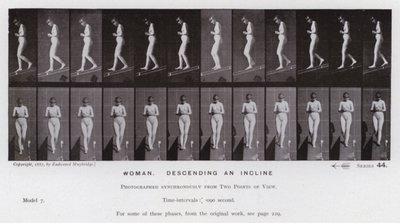 A Figura Humana em Movimento: Mulher, descendo uma inclinação (foto a p/b) de Eadweard Muybridge