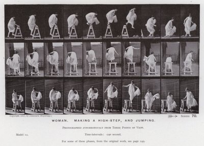 A Figura Humana em Movimento: Mulher, fazendo um passo alto, e pulando (foto a p/b) de Eadweard Muybridge