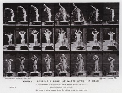A Figura Humana em Movimento: Mulher, porando uma bacia de água sobre sua cabeça (foto a p/b) de Eadweard Muybridge