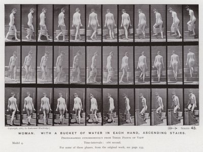 A Figura Humana em Movimento: Mulher, com um balde de água em cada mão, subindo escadas de Eadweard Muybridge