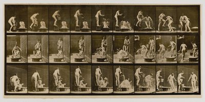 Mulher a deitar uma bacia de água sobre a cabeça de outra mulher, do livro Animal Locomotion de Eadweard Muybridge