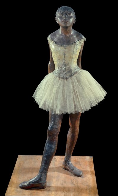 14 anos de idade ou dançarino alto vestido - Escultura de Edgar Degas (1834-1917) em patina de bronze, tule e cetim rosa sobre base de madeira de Edgar Degas