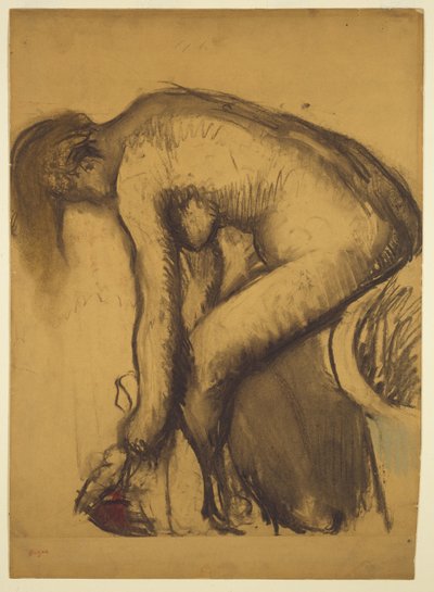 Depois do Banho (Mulher a Secar os Pés), c.1900 (carvão, aguada, pastel sobre papel colocado sobre tábua) de Edgar Degas