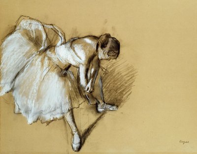 Dançarina ajustando seu sapato, c.1890 de Edgar Degas