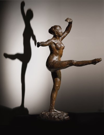 Dançarina, Quarta Posição Dianteira, na Perna Esquerda, Terceiro Estudo, c. 1882-1885; c.1919-1937 de Edgar Degas