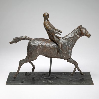 Cavalo com jóquei, cavalo galopando, virando a cabeça para a direita, pés sem tocar o chão... de Edgar Degas
