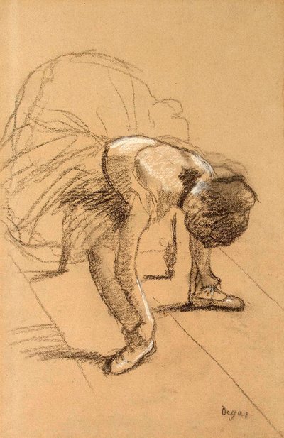Dançarino sentado, Ajustando os sapatos, c1876. de Edgar Degas
