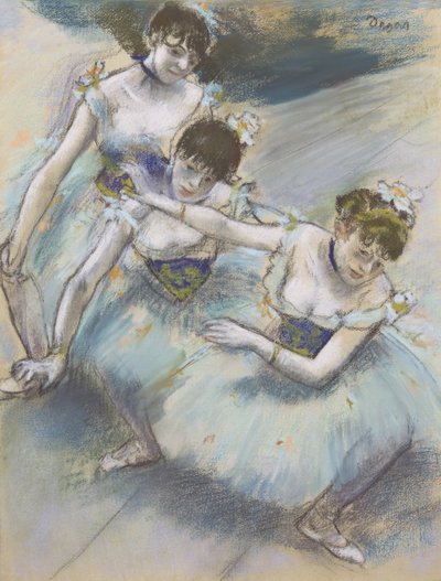Três dançarinos em uma linha diagonal no palco, c.1882 (pastel) de Edgar Degas