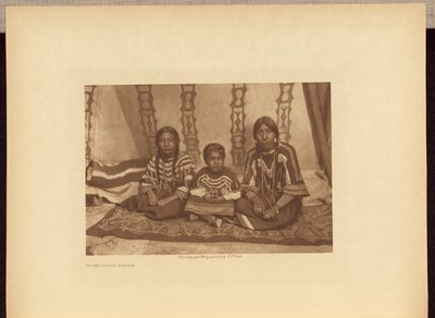 No alojamento - Piegan de Edward S. Curtis