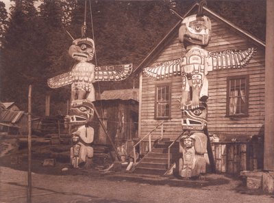 Postos esculpidos em Alert Bay, British Columbia de Edward Sheriff (after) Curtis