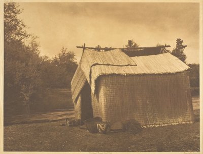 A Mat House - Skokomish, 1912. de Edward Sheriff Curtis