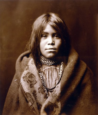 Uma Apache, c. 1903, foto Edward S. Curtis de Edward Sheriff Curtis