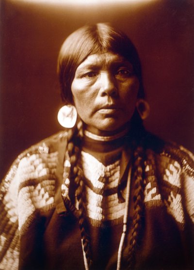 Mulher indiana A esposa de Ow High, c. 1905, foto Edward S. Curtis de Edward Sheriff Curtis