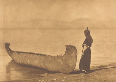 Na margem do lago - Kutenai, 1910. de Edward Sheriff Curtis