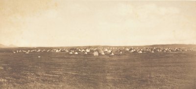 Acampamento de Dança do Sol - Piegan, 1900. de Edward Sheriff Curtis