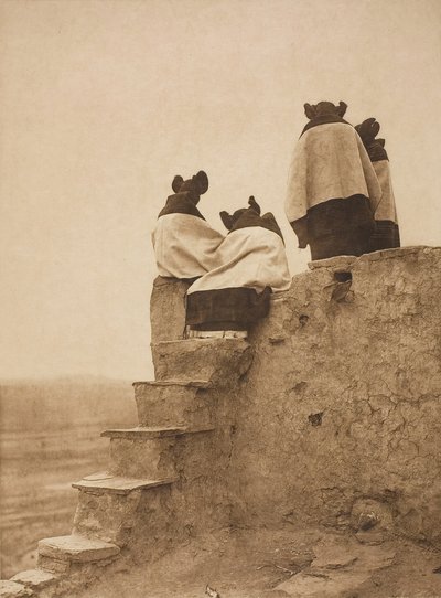 Observando os dançarinos, 1906. de Edward Sheriff Curtis